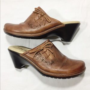 SoftSpots Brown Leather Clogs 9.5
